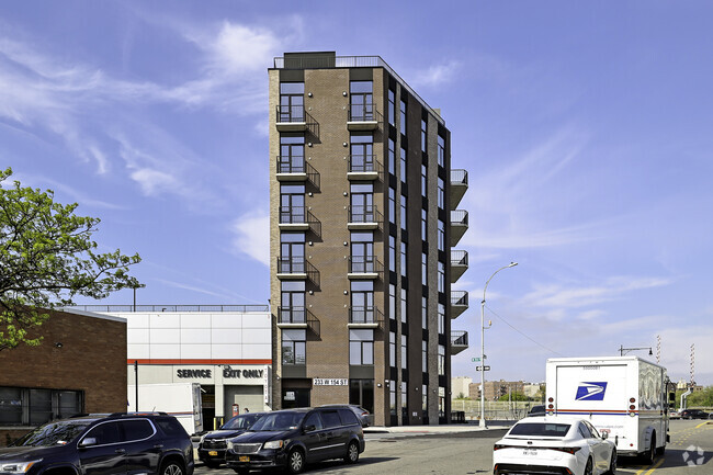 Building Photo - 101 Macombs Place