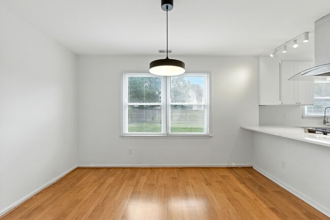 Building Photo - 3077 Silver Maple Dr