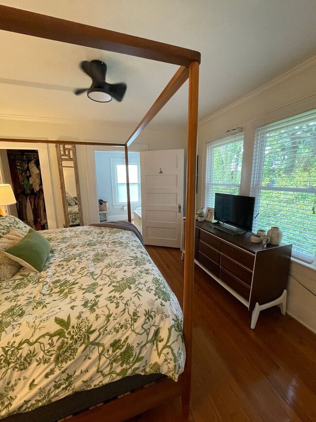 Building Photo - Charming Three Bedroom Home in the Heart of West Ashely