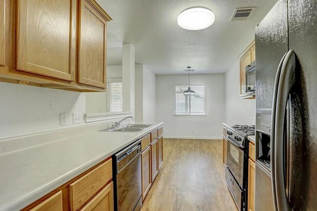 Building Photo - 207 Tolcarne Dr