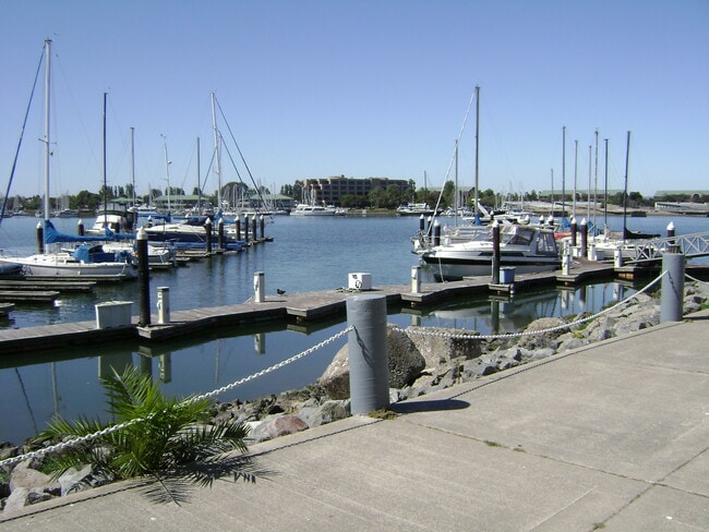 Building Photo - 5 Embarcadero W