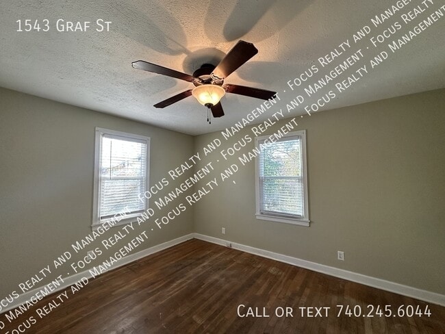 Building Photo - 1543 Graf St