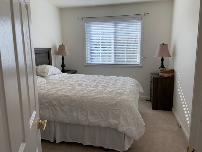 Building Photo - 823 Spyglass Cir