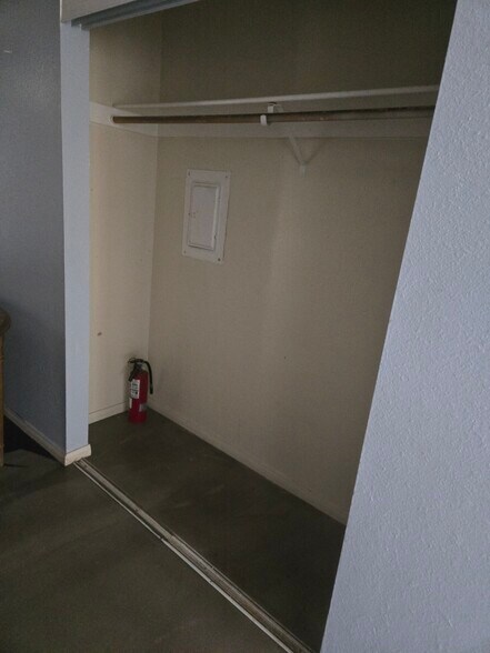 Building Photo - 1824 E Bonanza Rd