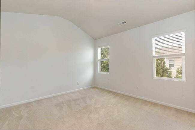 Building Photo - Three Bedroom Home!