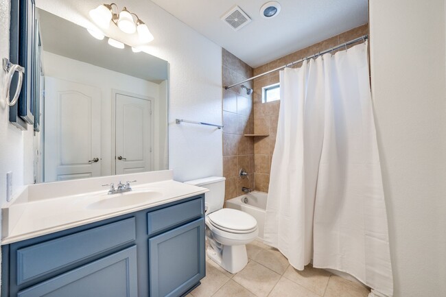 Building Photo - 3 Bedroom/2.5 Bath Pecan Hill Subdivision
