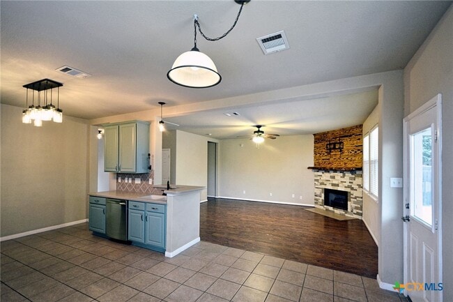 Building Photo - 2065 Dove Crossing Dr