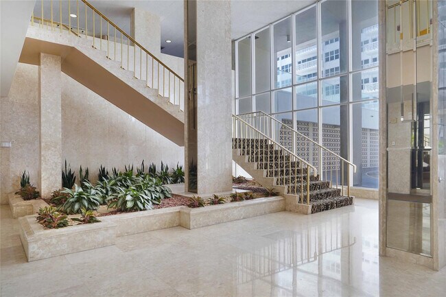 Building Photo - 4020 Galt Ocean Dr