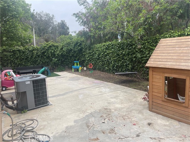 Building Photo - 130 Tamarack Dr