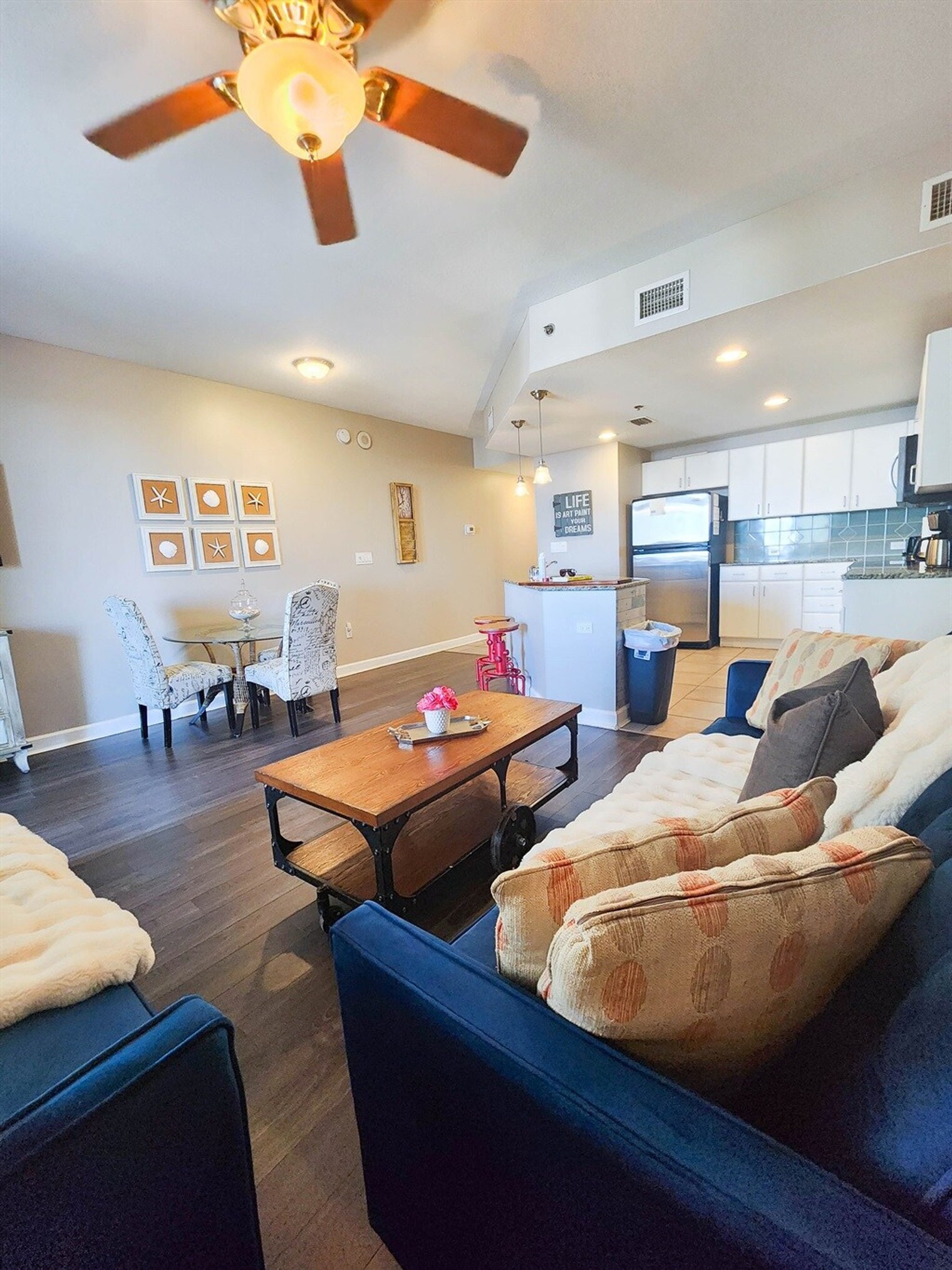 Building Photo - 11832 Front Beach Rd