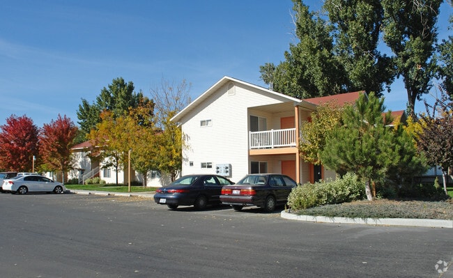 Primary Photo - Brandon Bay Apartments