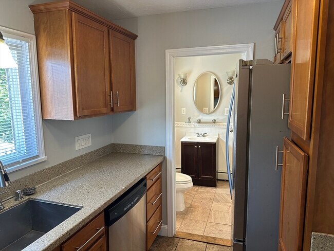Building Photo - 396 Durfee St