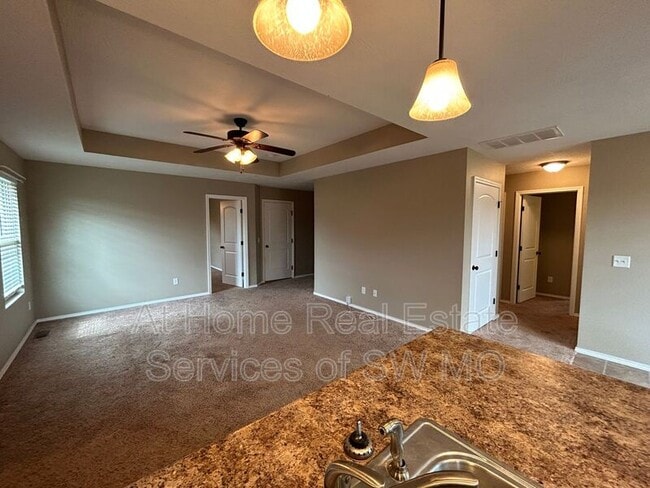 Building Photo - 1107 S Tanner Dr