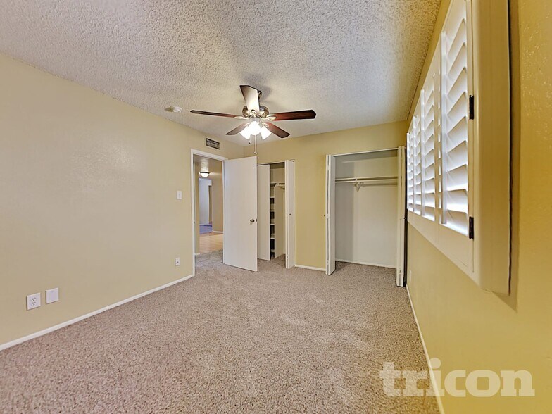 Building Photo - 3601 W Country Gables Dr