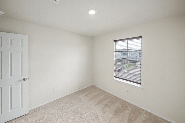 Building Photo - Open-Concept 3BR + Game Room Near Fort Sam & Randolph - Realtor Commission: $500