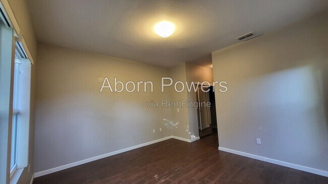 Building Photo - 626 Pearl Pl