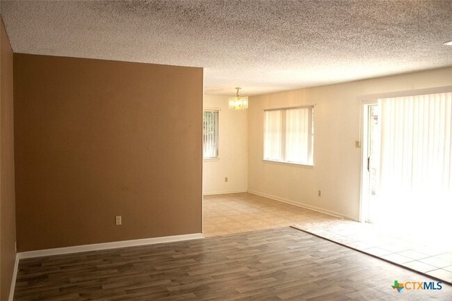 Building Photo - 632 Manning Dr