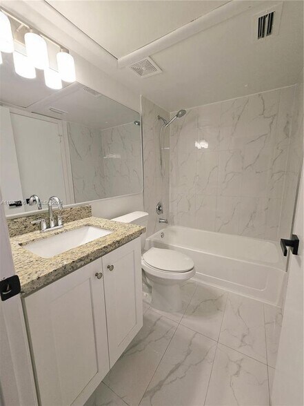 Building Photo - 2881 N Oakland Forest Dr