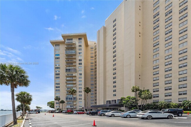 Building Photo - 11111 Biscayne Blvd