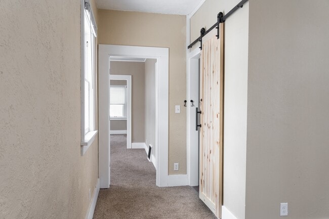 Building Photo - 712 W 22nd St