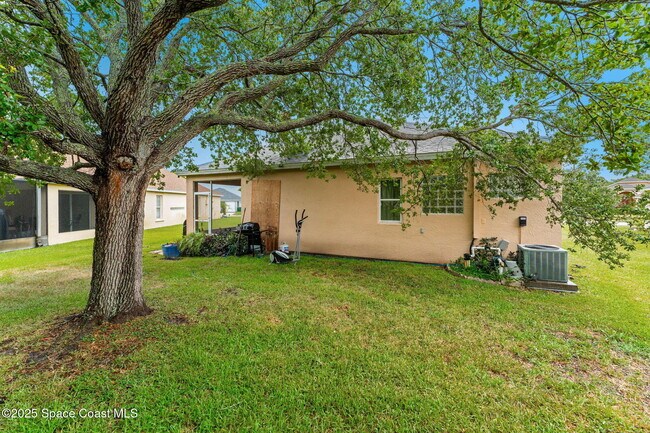 Building Photo - 1774 Sun Gazer Dr