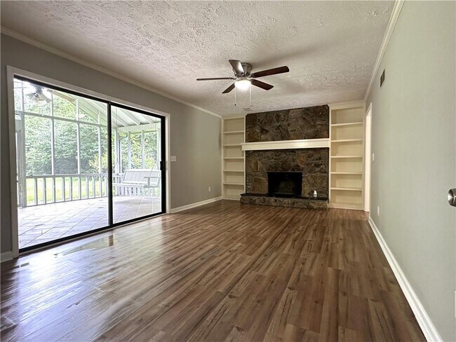 Building Photo - 3559 Ulster Ln NE