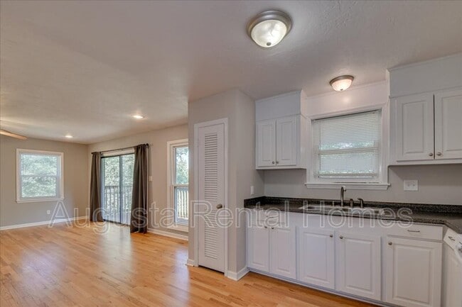 Building Photo - 1436 Spring Hill Terrace