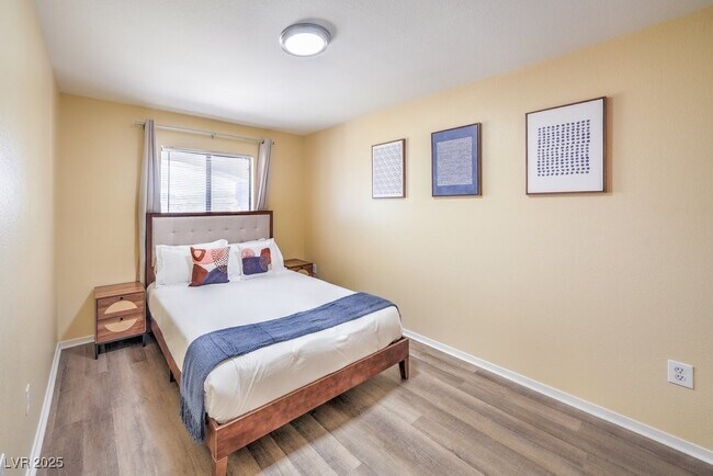 Building Photo - 950 Seven Hills Dr