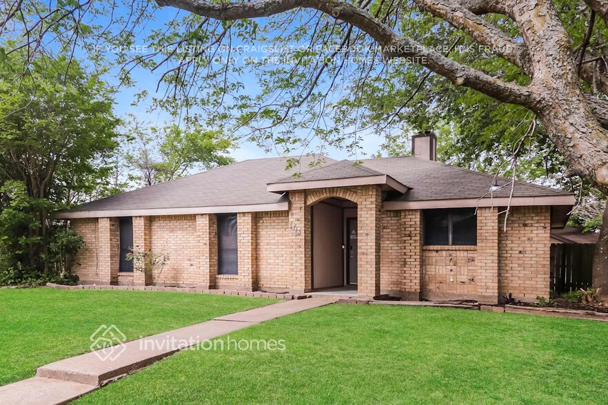Building Photo - 2317 Lakeshore Ln