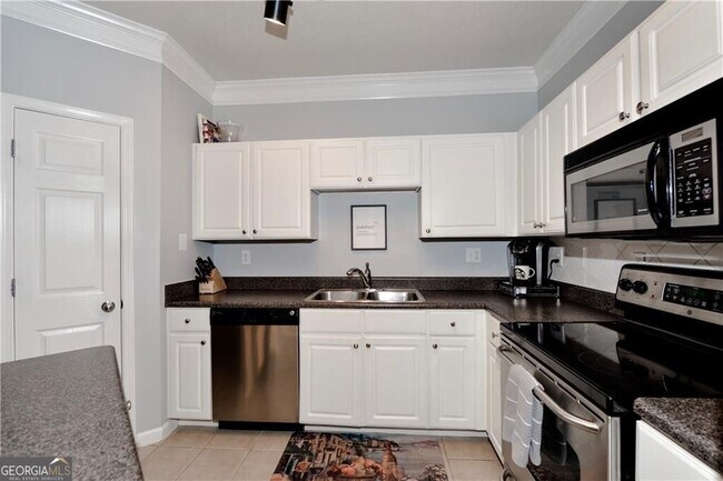 Building Photo - 1850 Cotillion Dr