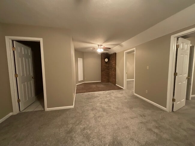 Building Photo - Greenback 37742 - 3 bedroom, 3.5 bath home with bonus room/possible 4th bedroom - Call Terri Kerr...