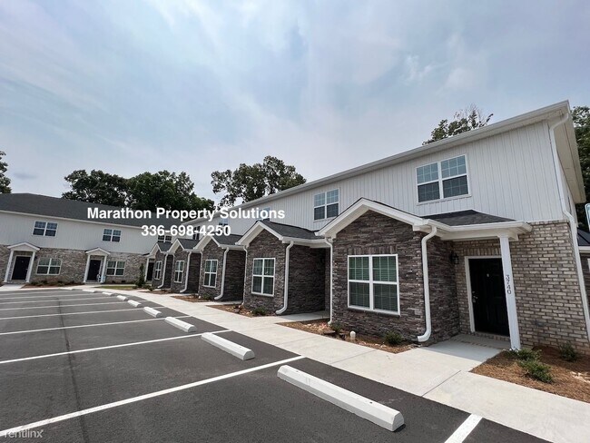 Building Photo - 2 br, 2.5 bath House - 3704 S Mebane St