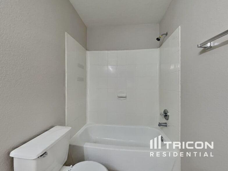 Building Photo - 22110 Orchard Dale Dr