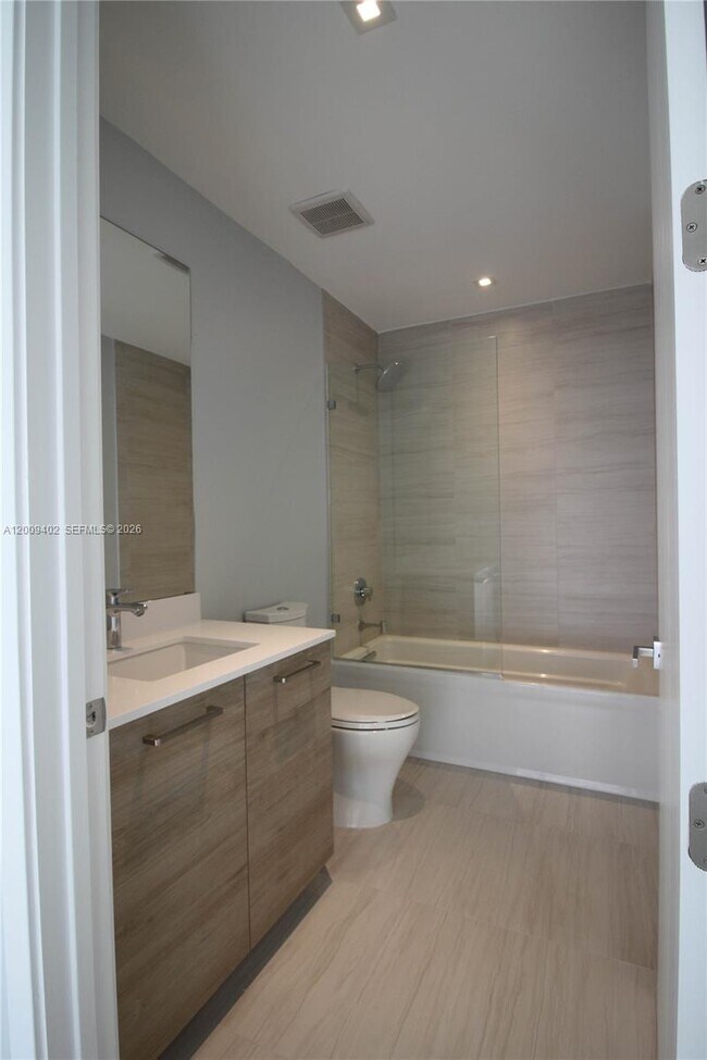 Building Photo - 5000 Island Estates Dr