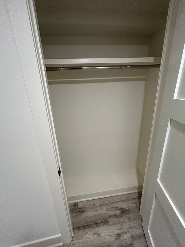 Building Photo - 108-110 Oakwood Ct