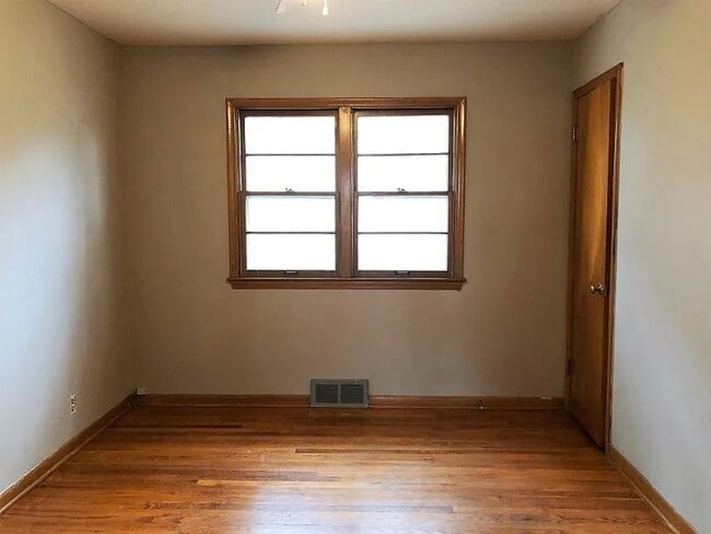 Building Photo - 336 Beverly Dr