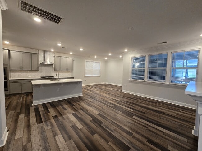 Building Photo - 324 Natsam Wds Wy