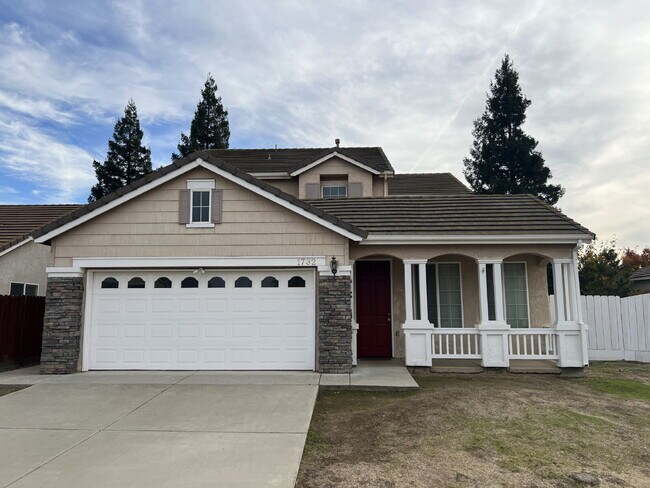 Building Photo - North Merced: 5 bedroom 3 bathroom 2 story...