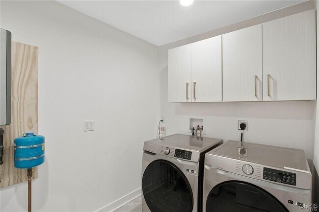 Building Photo - 131 Xavier Cir