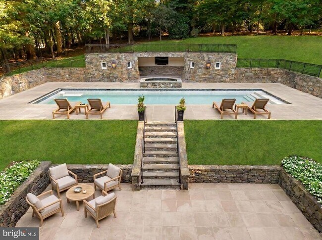 Building Photo - 11218 River View Dr