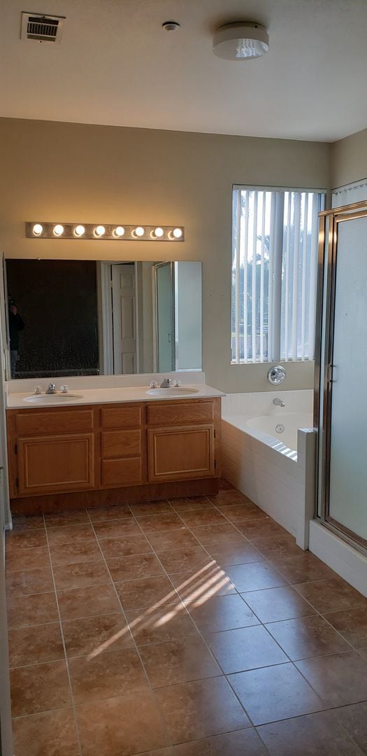 Building Photo - 7621 Kelty Dr