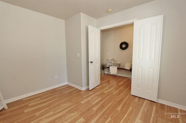 Building Photo - Beautiful Open Floor Plan Home in Boise!