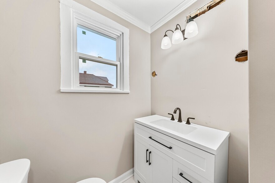 Building Photo - 640 Market St