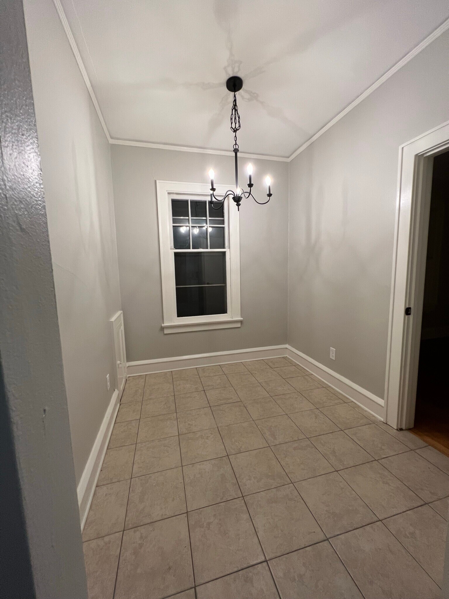 Dining Area - 118 E Franklin St