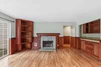 Building Photo - Ground Level 2 Bedroom Condo in Charbonneau Community