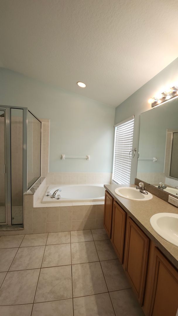 Building Photo - 1813 Greystone Heights Dr