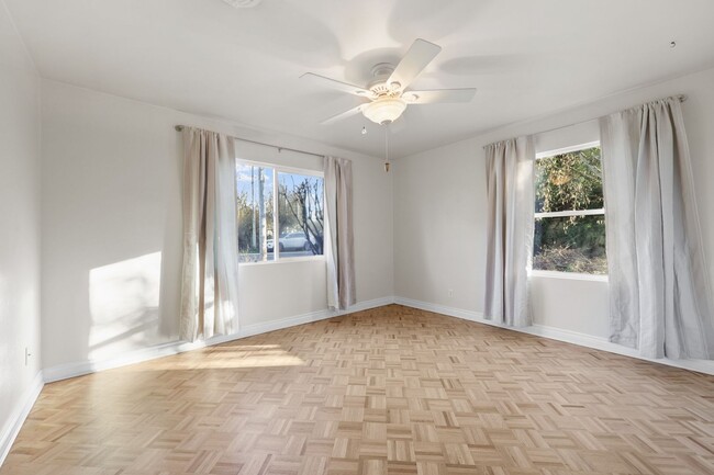 Building Photo - Move in special - same rate with lease to ...