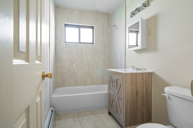 Building Photo - Laurel Gardens