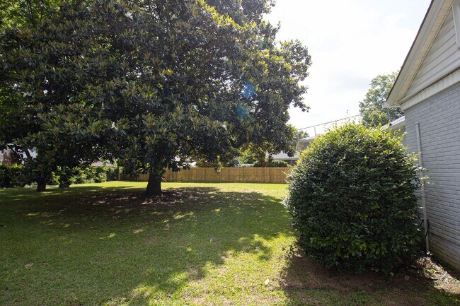 Building Photo - 2715 Kiawah Ave