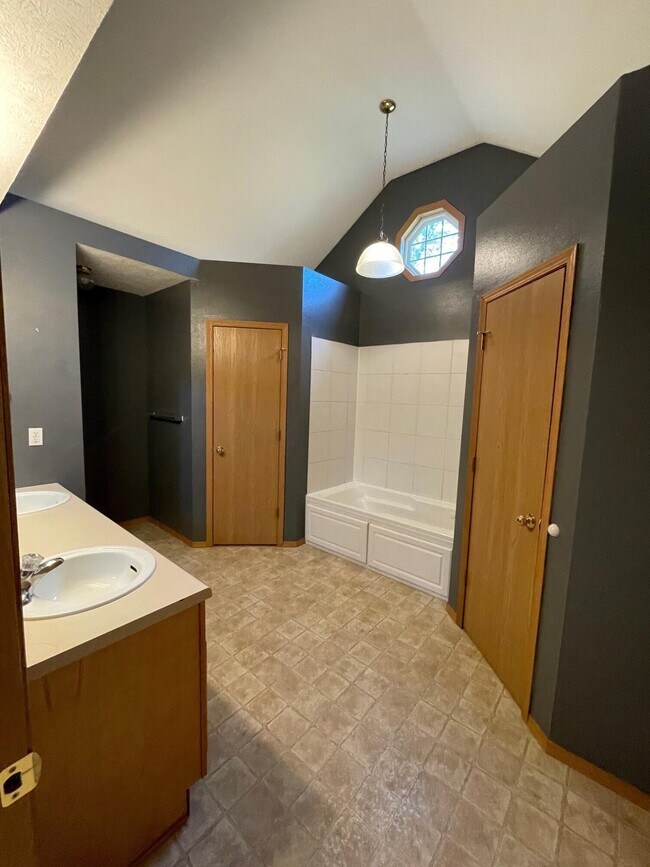 Building Photo - 2947 W Westview St